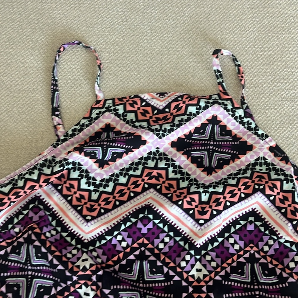 Geometric Patterned Tank Top - Picture 2 of 5